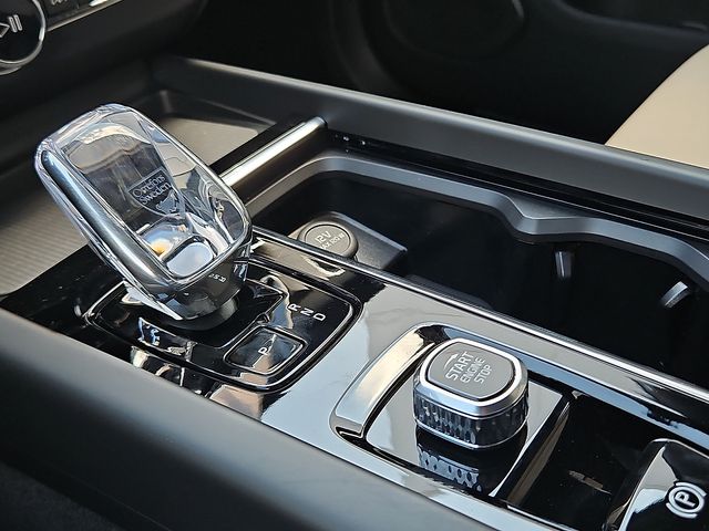 2026 Volvo XC60 Plus - Photo 27