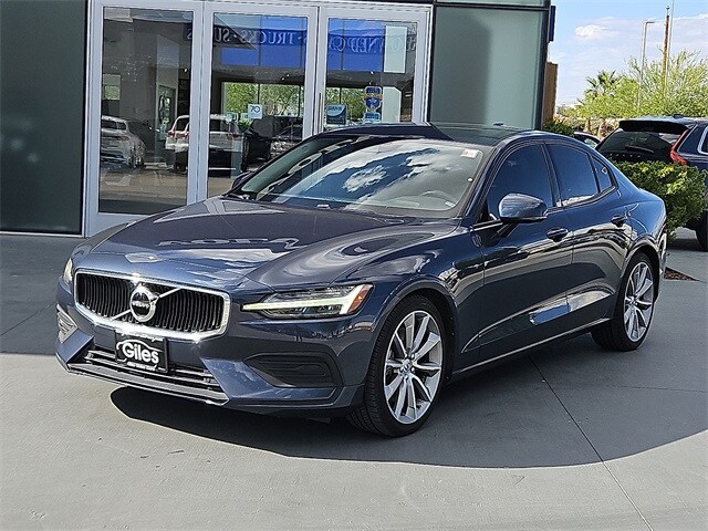 2020 Volvo S60 T6 Momentum photo 2
