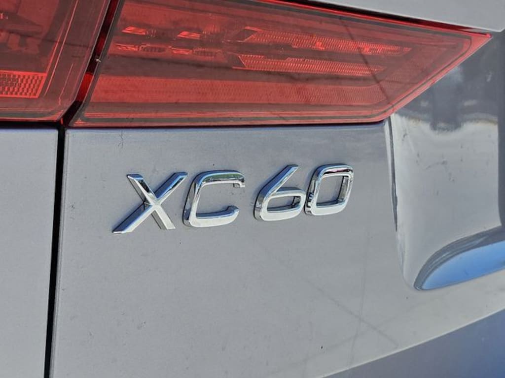 New 2026 Volvo XC60 B5 Core SUV