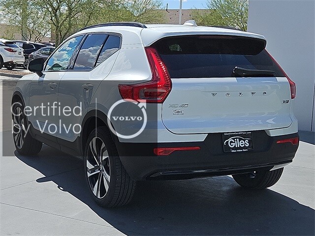 2025 Volvo XC40 Plus photo 4