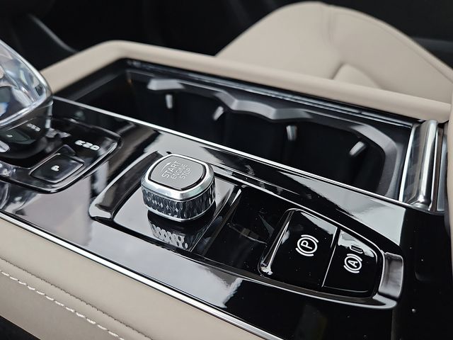 2026 Volvo XC90 Plus - Photo 27