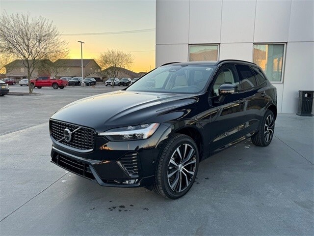 2025 Volvo XC60 B5 Plus photo 3