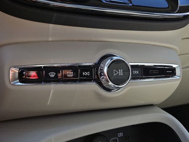 2026 Volvo XC40 Plus - Photo 24