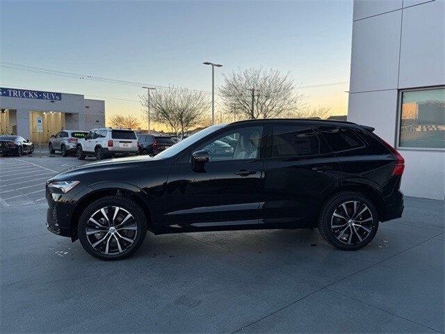 2025 Volvo XC60 B5 Plus photo 4