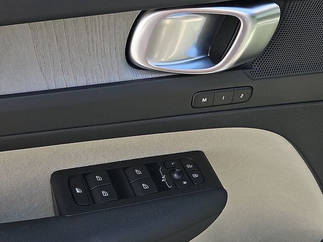 2026 Volvo XC40 Plus - Photo 15