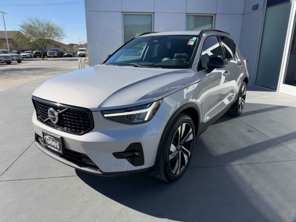 Used 2023 Volvo XC40 B5 AWD Plus Dark SUV