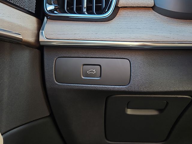 2026 Volvo XC90 Plus - Photo 19