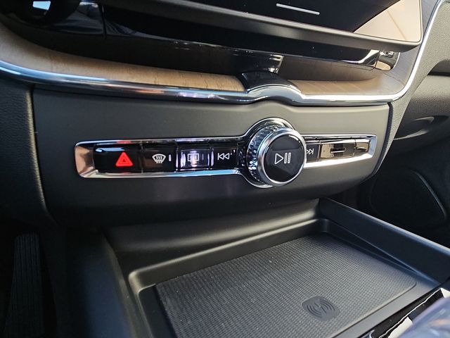 2026 Volvo XC60 Plus - Photo 26