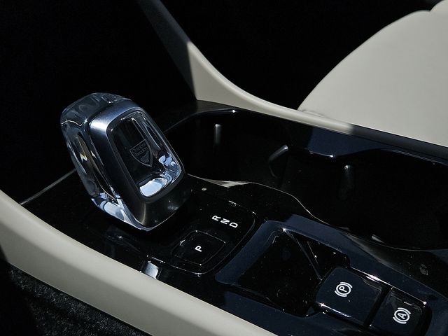 2026 Volvo XC40 Plus - Photo 26