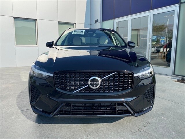2025 Volvo XC60 B5 Plus photo 2
