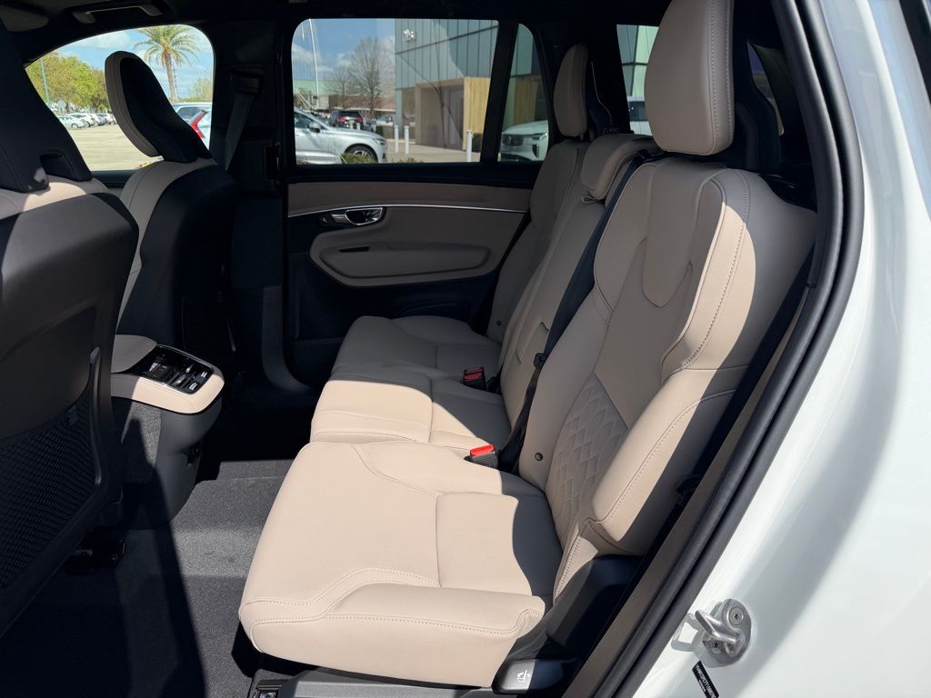 2026 Volvo XC90 Plus - Photo 14