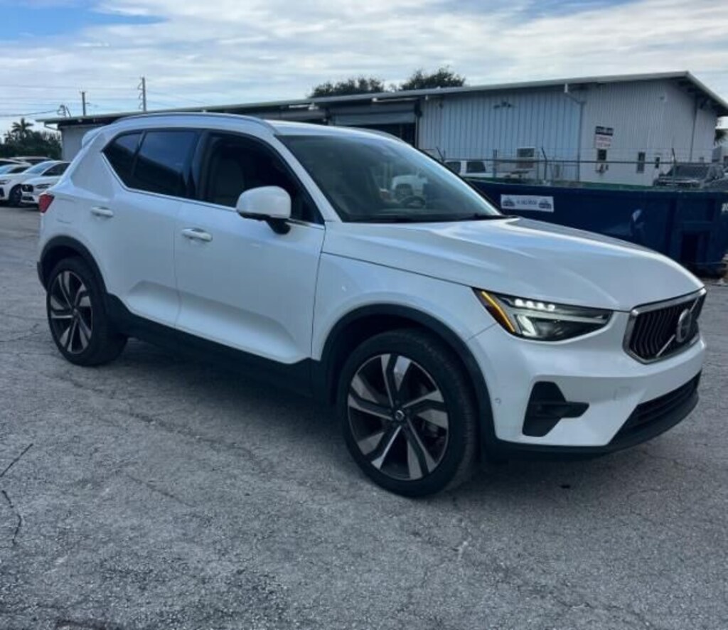 Used 2023 Volvo XC40 B5 AWD Ultimate Bright SUV
