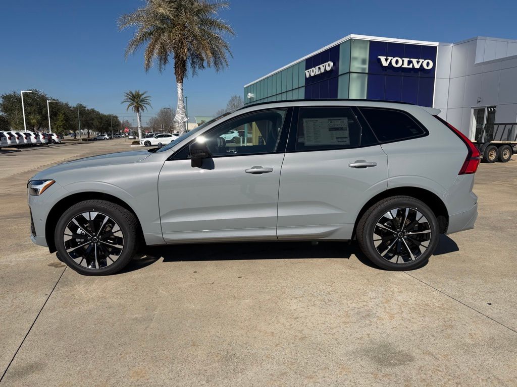 2026 Volvo XC60 Plus - Photo 2