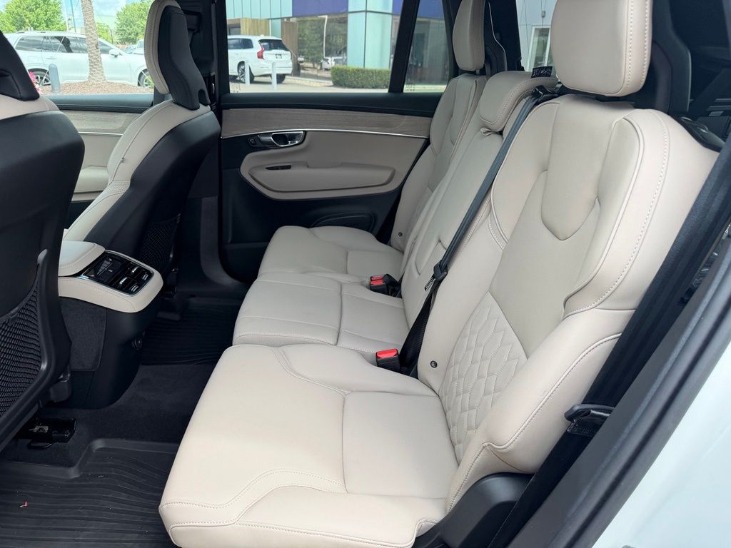 2026 Volvo XC90 Plus - Photo 13