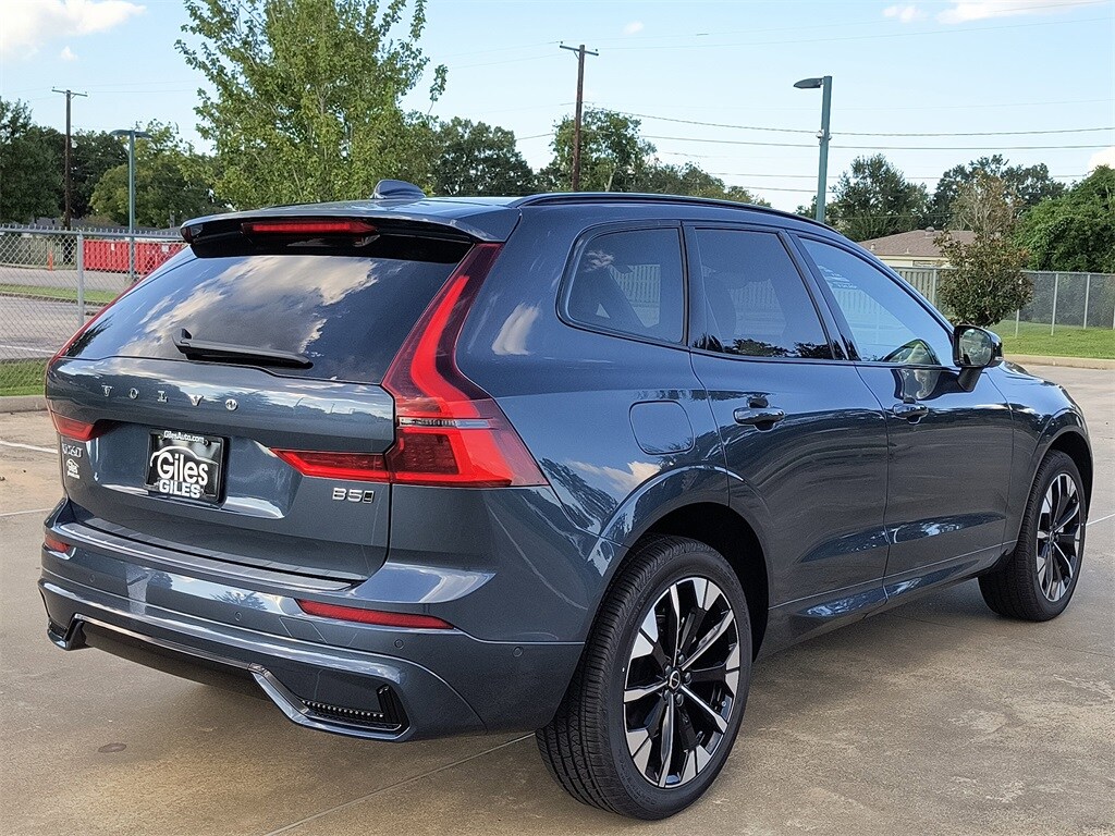 2026 Volvo XC60 B5 Plus photo 4