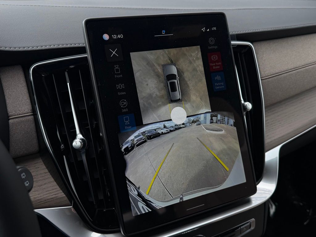 2026 Volvo XC90 Plus - Photo 21