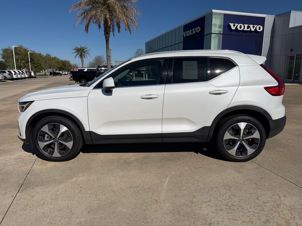 Used 2024 Volvo XC40 B5 Core SUV