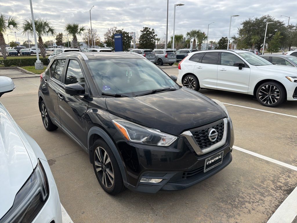 2018 Nissan Kicks SR's photo