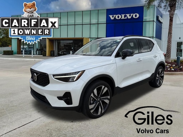 2023 Volvo XC40 B5 AWD Plus Dark SUV