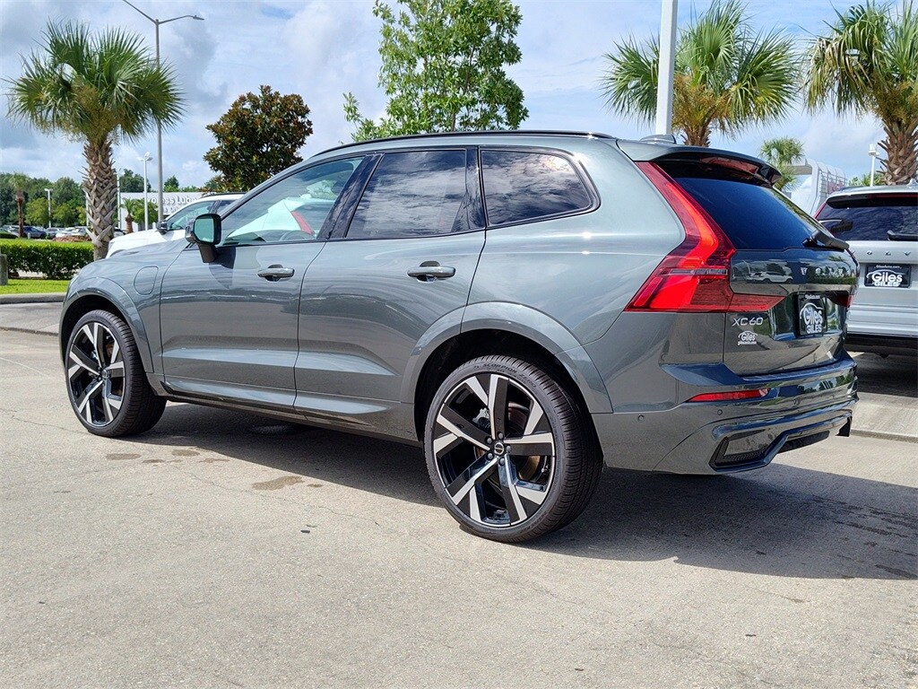 2026 Volvo XC60 Hybrid T8 photo 2
