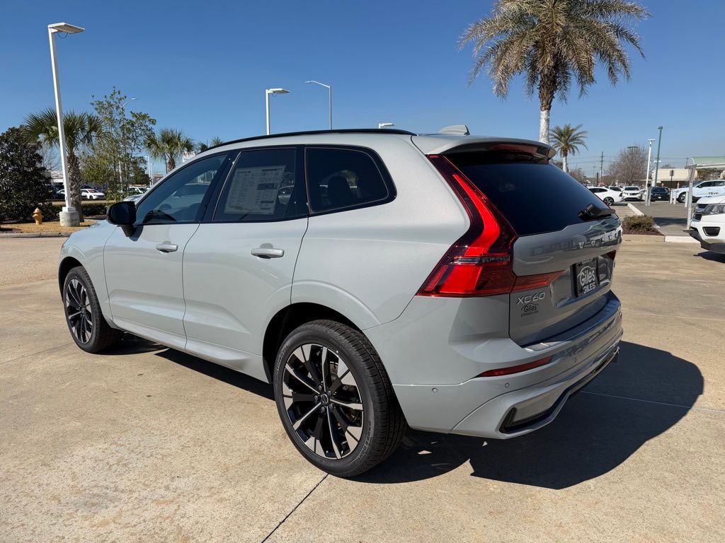 2026 Volvo XC60 Plus - Photo 3