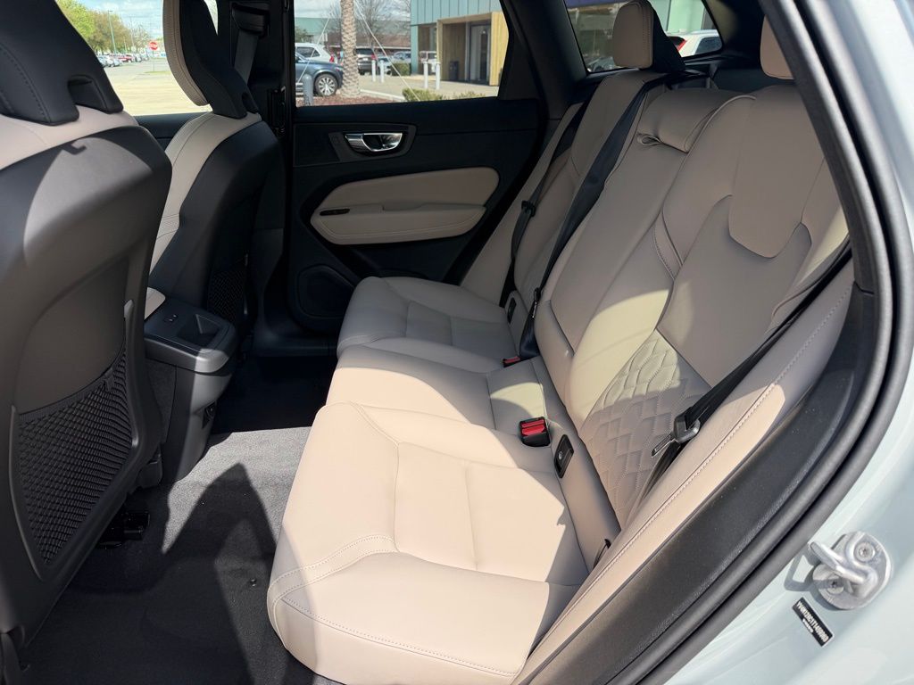 2026 Volvo XC60 Plus - Photo 14