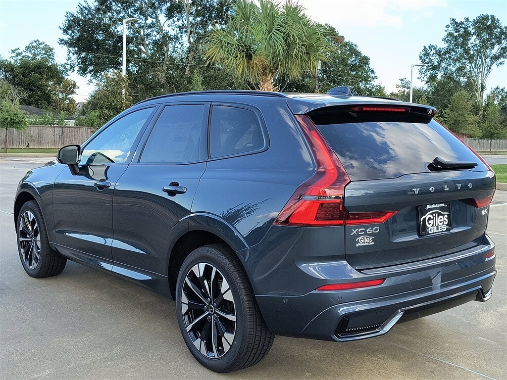2026 Volvo XC60 B5 Plus photo 3