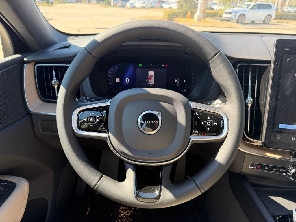 2026 Volvo XC60 Plus - Photo 17