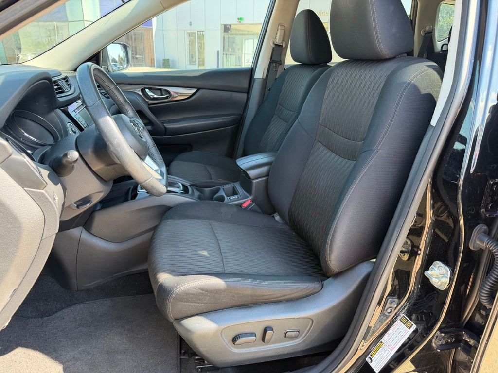 2019 Nissan Rogue SV - Photo 9