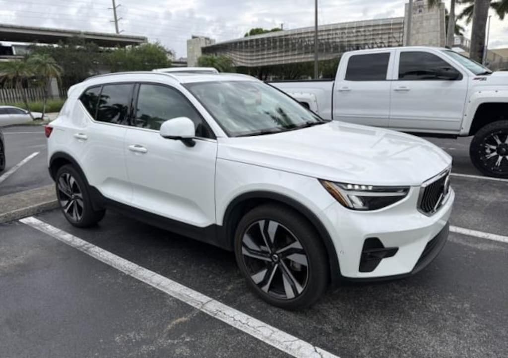 Used 2023 Volvo XC40 B4 FWD Plus Bright SUV