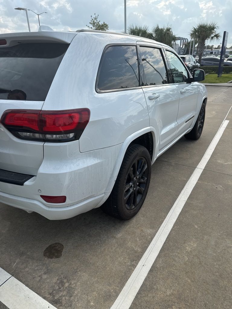 2021 Jeep Grand Cherokee Laredo X photo 3