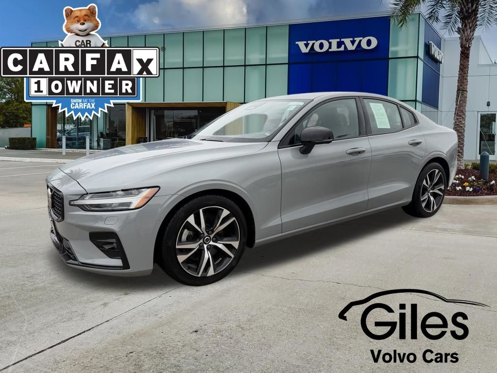 2025 Volvo S60 B5 Core Dark's photo