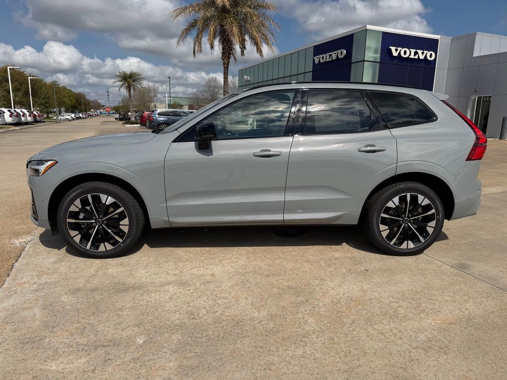 2026 Volvo XC60 Plus - Photo 2