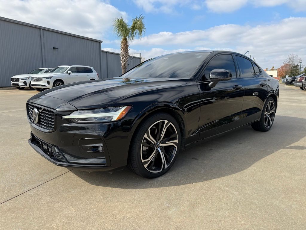 2024 Volvo S60 Plus's photo