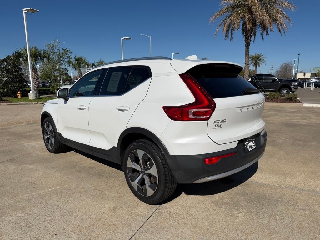 Used 2024 Volvo XC40 B5 Core SUV