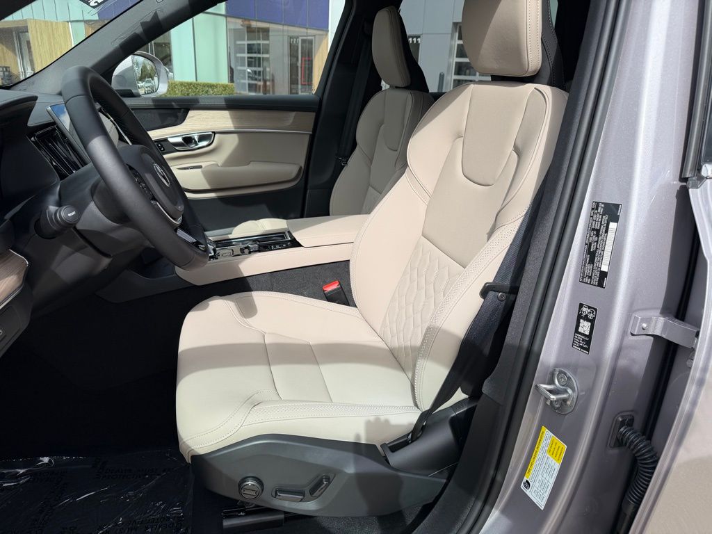 2026 Volvo XC90 Plus - Photo 11