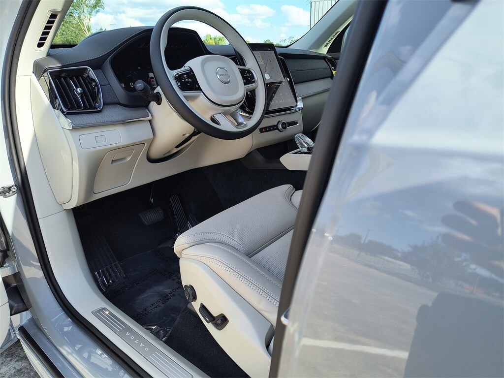 2026 Volvo XC90 photo 2