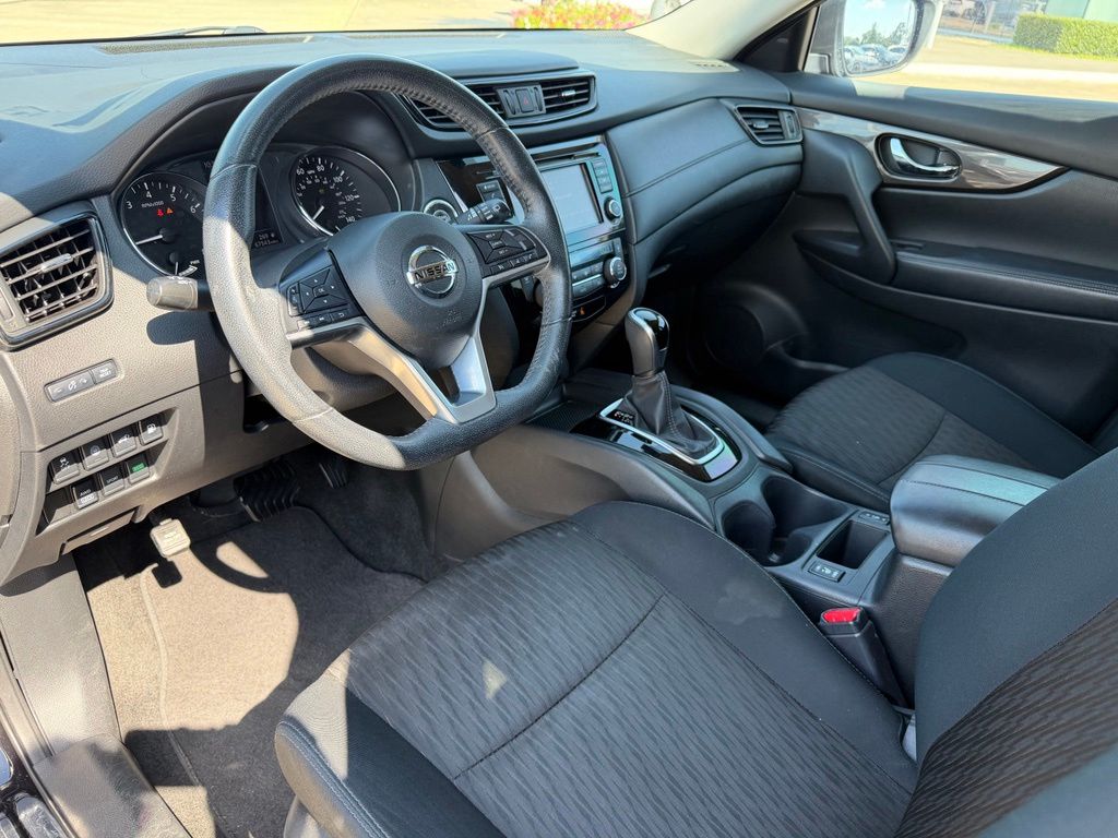 2019 Nissan Rogue SV - Photo 10