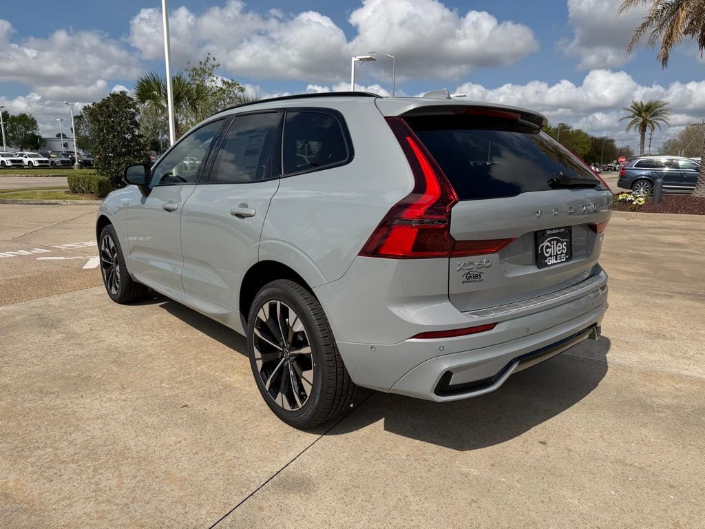 2026 Volvo XC60 Plus - Photo 3