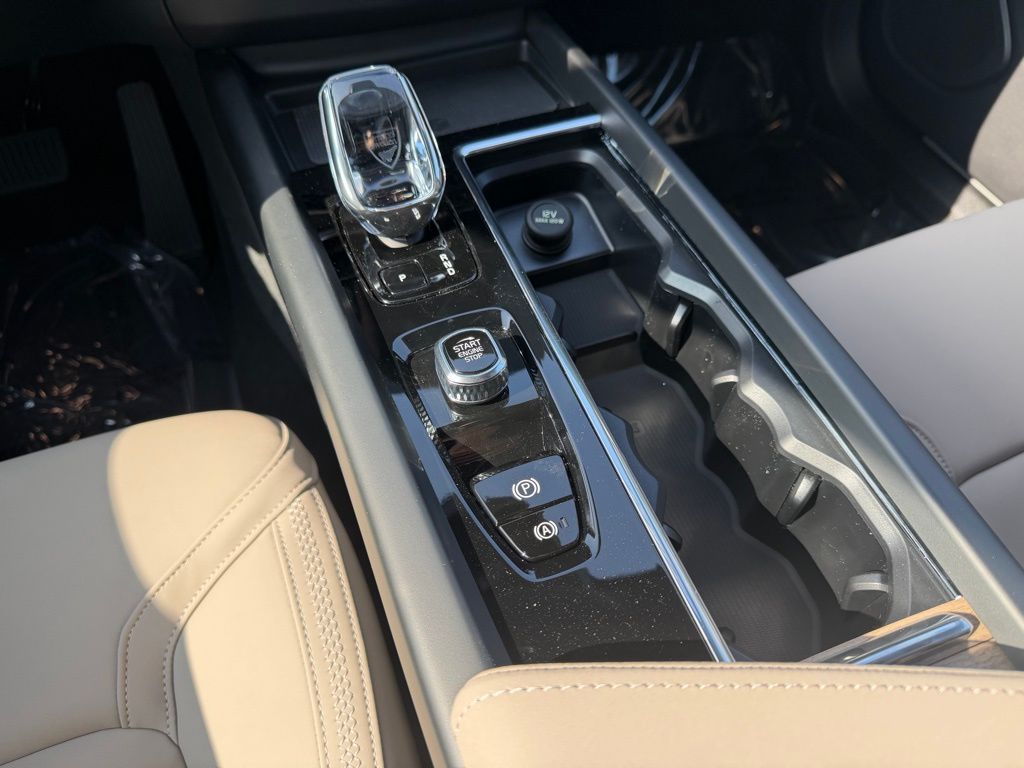 2026 Volvo XC60 Core - Photo 17
