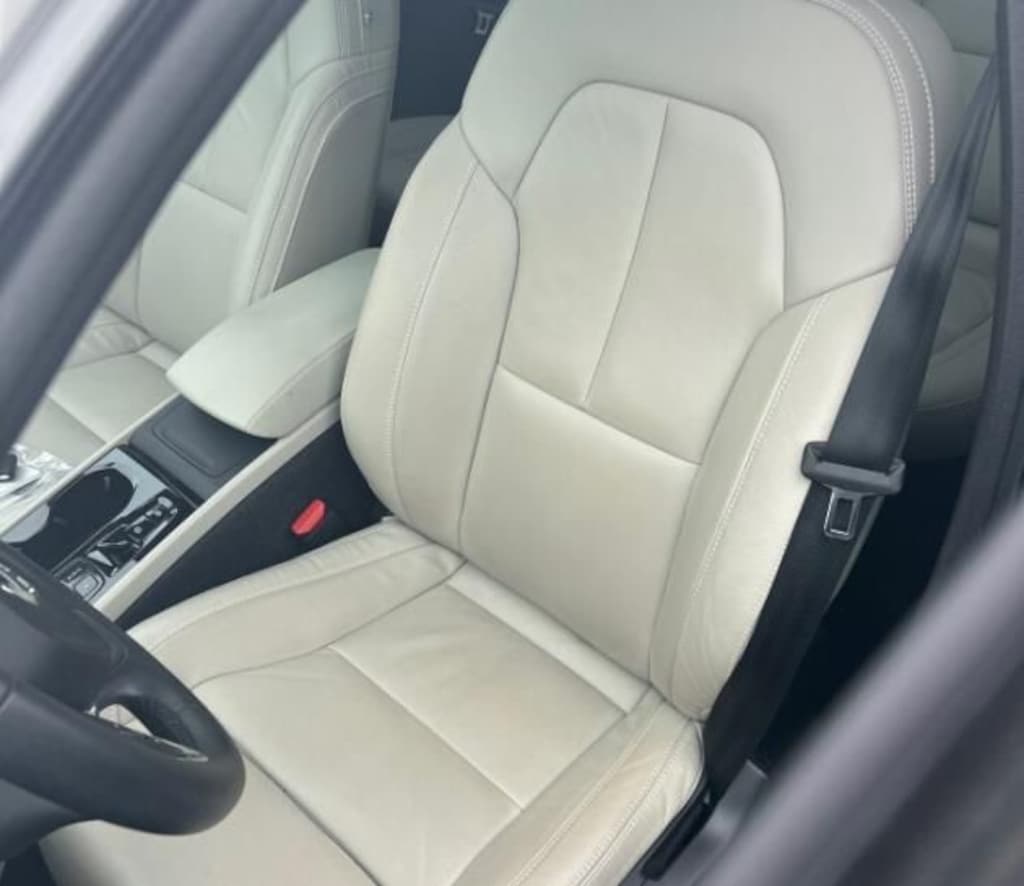 Used 2023 Volvo XC40 B5 AWD Ultimate Dark SUV