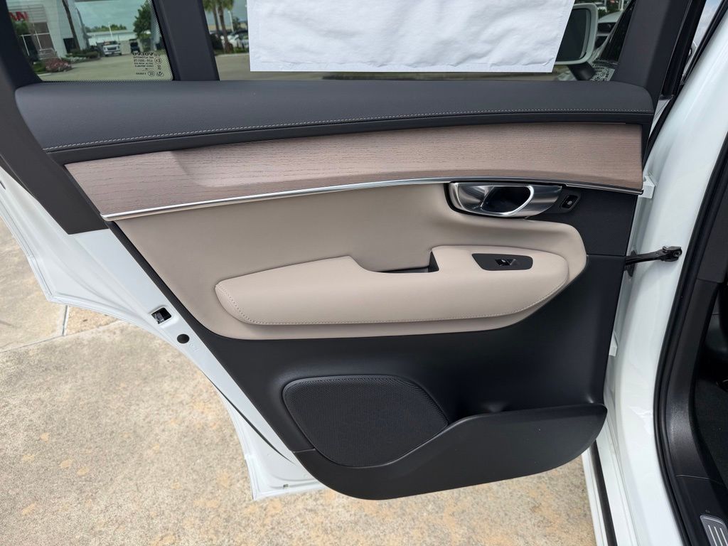 2026 Volvo XC90 Plus - Photo 15