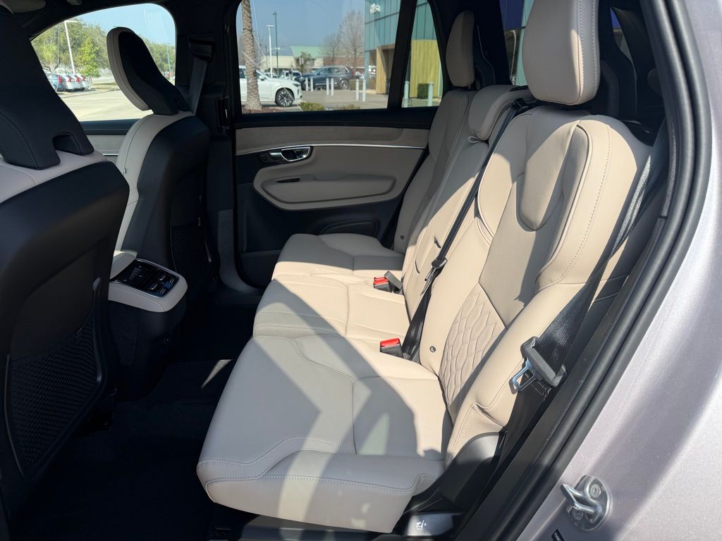 2026 Volvo XC90 Plus - Photo 14