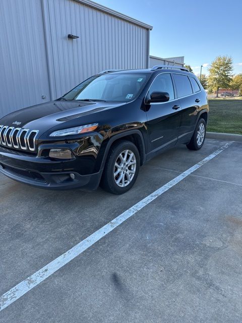 2017 Jeep Cherokee Latitude photo 2