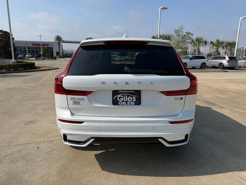 New 2026 Volvo XC60 B5 Core SUV