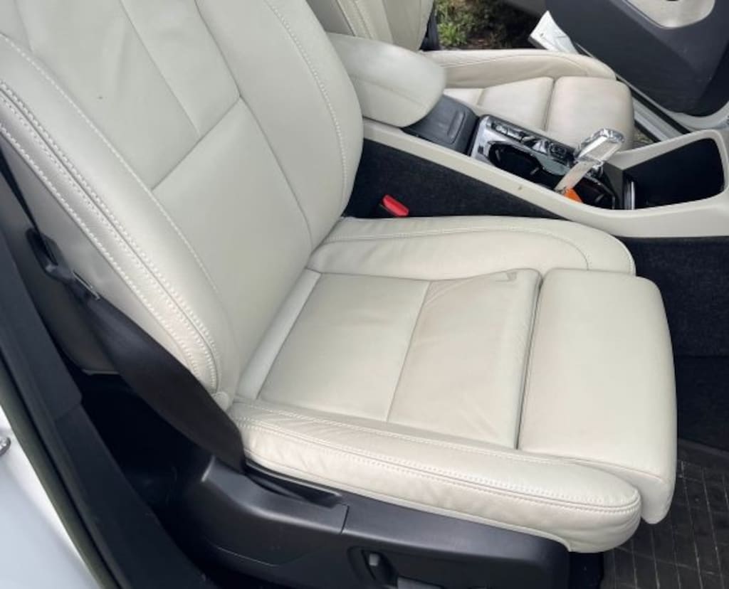 Used 2023 Volvo XC40 B5 AWD Plus Bright SUV