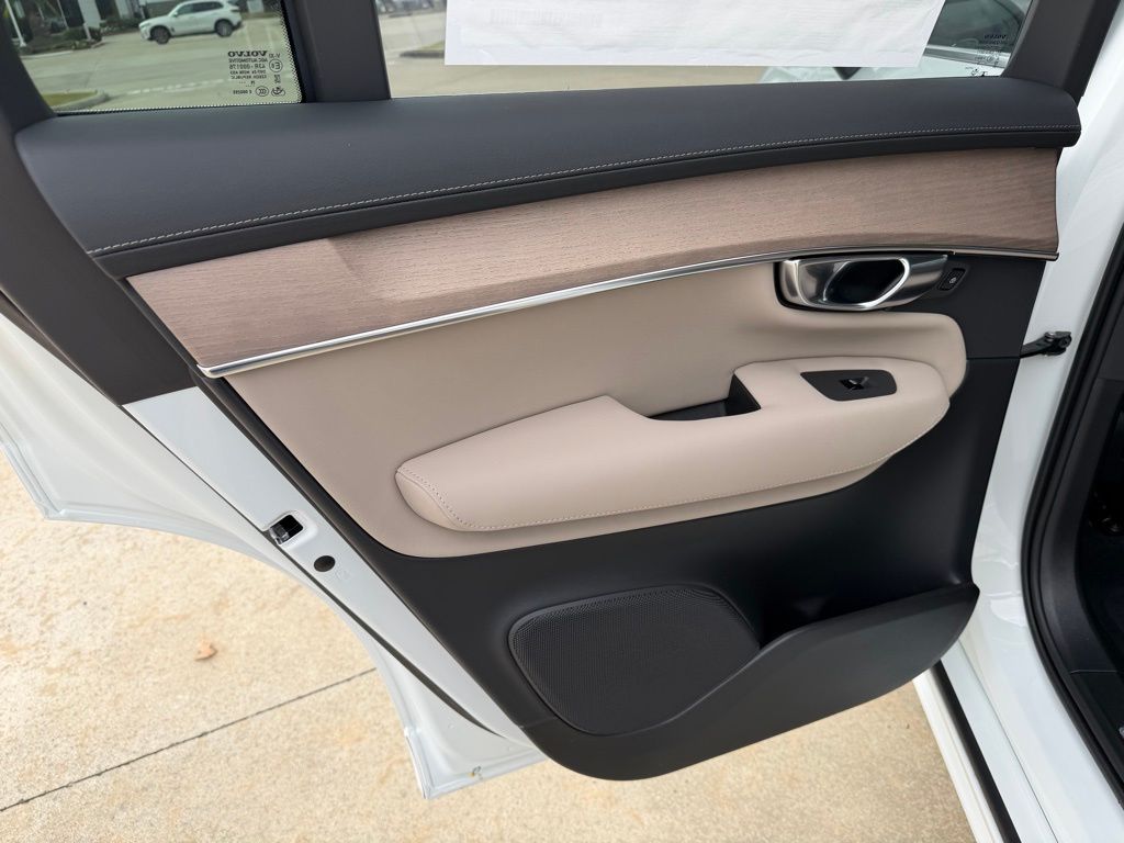 2026 Volvo XC90 Plus - Photo 15