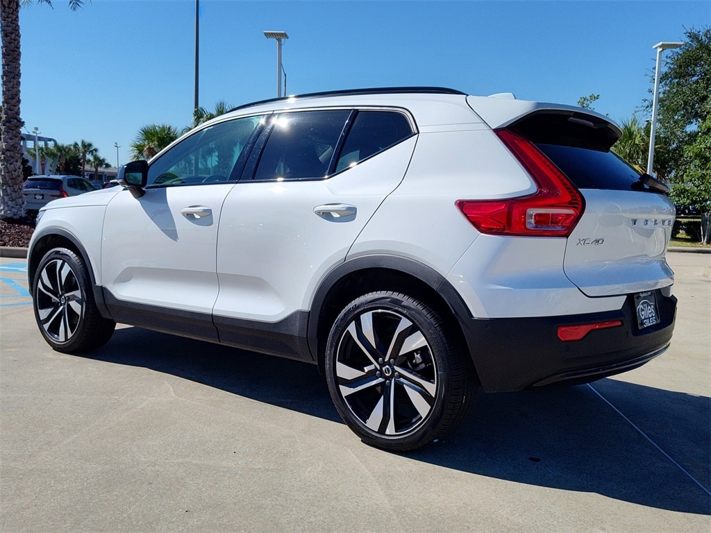 Used 2025 Volvo XC40 B5 Plus Dark Theme SUV