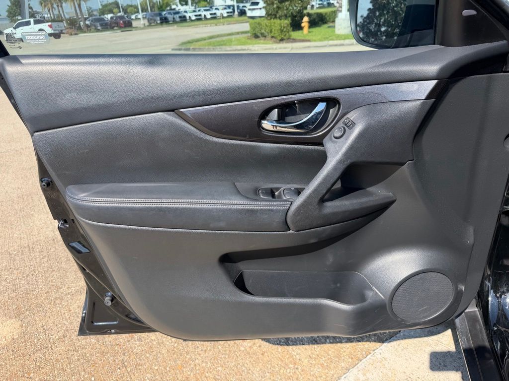 2019 Nissan Rogue SV - Photo 11