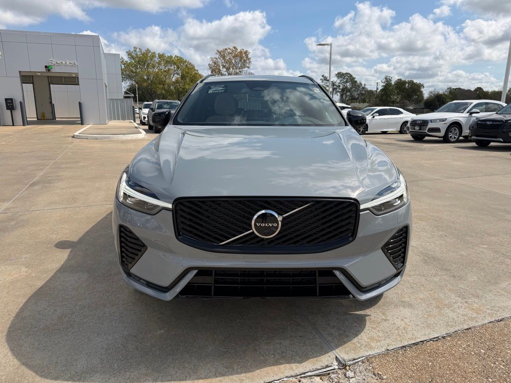 2026 Volvo XC60 Plus - Photo 9